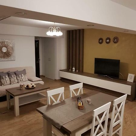 Apartament 2 Camere Ultracentral รึมนิคูวัลเจีย ภายนอก รูปภาพ