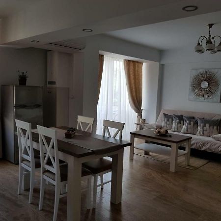 Apartament 2 Camere Ultracentral รึมนิคูวัลเจีย ภายนอก รูปภาพ