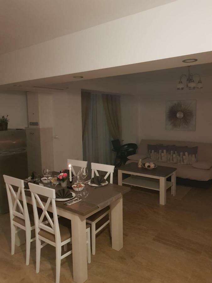 Apartament 2 Camere Ultracentral รึมนิคูวัลเจีย ภายนอก รูปภาพ