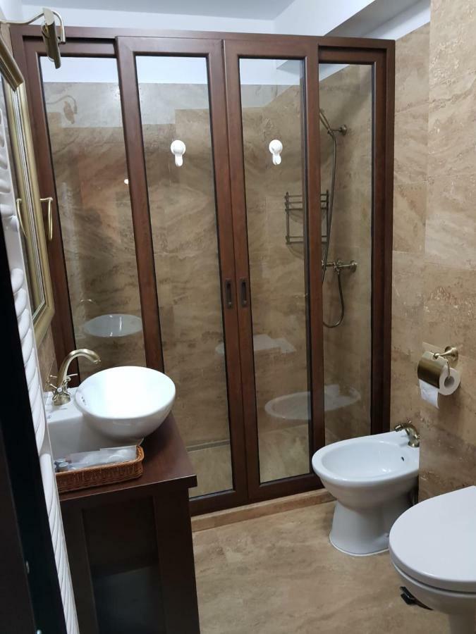 Apartament 2 Camere Ultracentral รึมนิคูวัลเจีย ภายนอก รูปภาพ