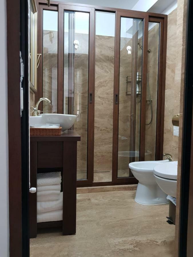 Apartament 2 Camere Ultracentral รึมนิคูวัลเจีย ภายนอก รูปภาพ