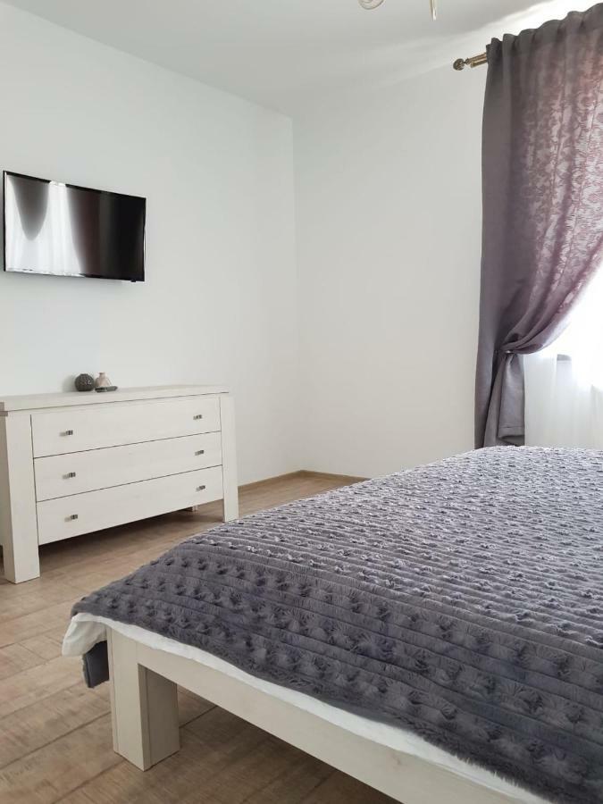 Apartament 2 Camere Ultracentral รึมนิคูวัลเจีย ภายนอก รูปภาพ