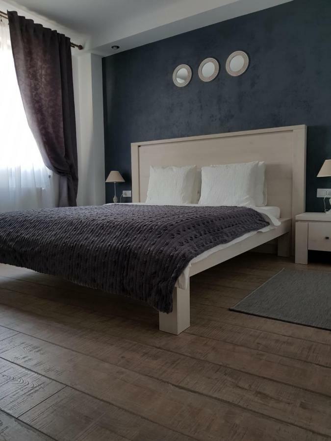 Apartament 2 Camere Ultracentral รึมนิคูวัลเจีย ภายนอก รูปภาพ