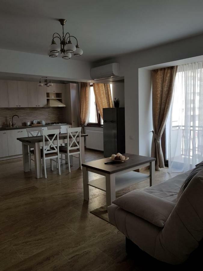 Apartament 2 Camere Ultracentral รึมนิคูวัลเจีย ภายนอก รูปภาพ