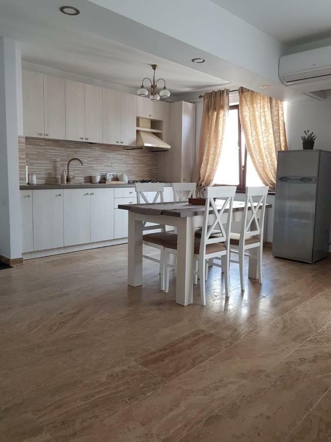 Apartament 2 Camere Ultracentral รึมนิคูวัลเจีย ภายนอก รูปภาพ
