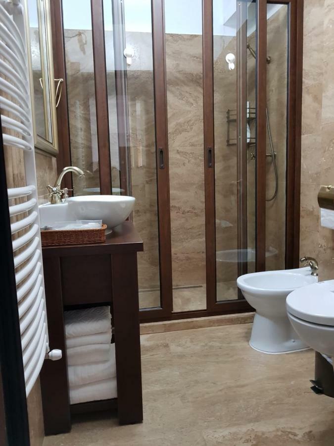 Apartament 2 Camere Ultracentral รึมนิคูวัลเจีย ภายนอก รูปภาพ