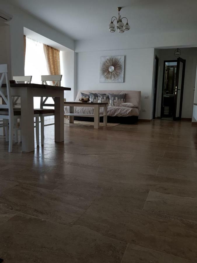 Apartament 2 Camere Ultracentral รึมนิคูวัลเจีย ภายนอก รูปภาพ
